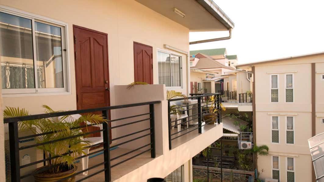 Bluebird Inn Pattaya Exterior foto